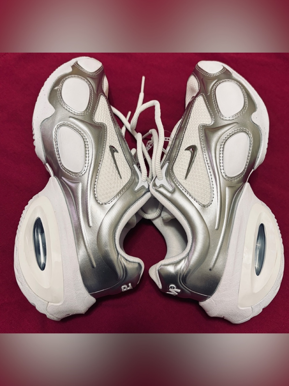 Nike Air Max Muse
Metallic Women Silver & White Athletic Sneakers Brand New